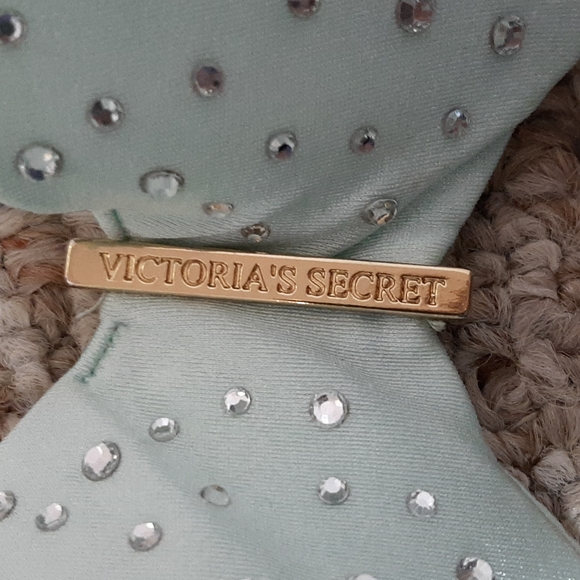 Victorias secret bikini, underwire top, small bikini bottoms, top is size 32B, - Picture 2 of 5